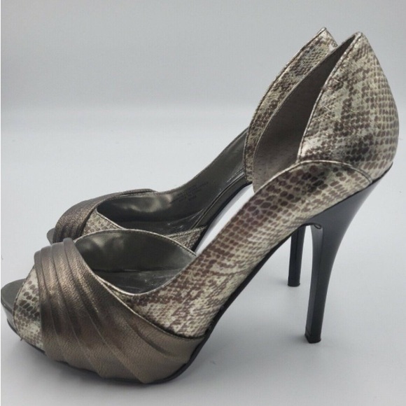 GUESS BRONZE SNAKESKIN HEELS - LIKE NEW - Picture 2 of 4